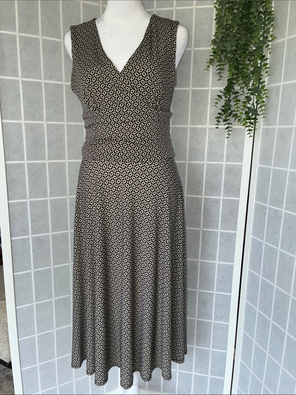 Dressbarn Sleeveless Black & Tan Patterned Midi Dress with Ruched Waistline, 6